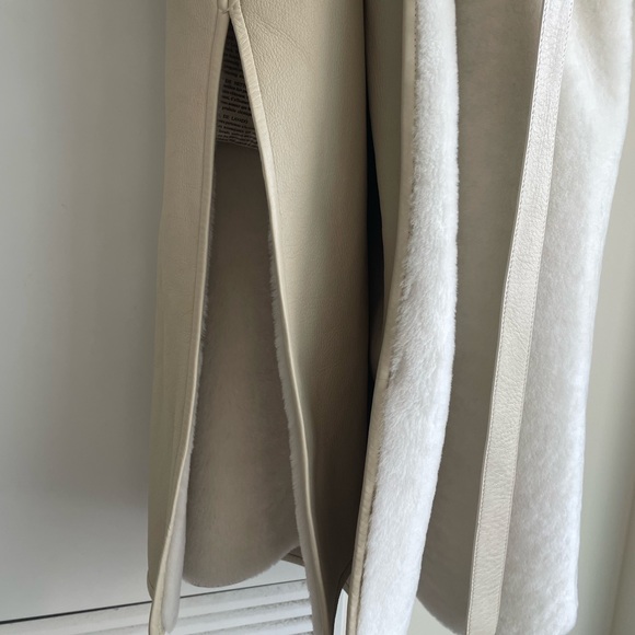 MM reversible shearling coat. - Picture 10 of 15